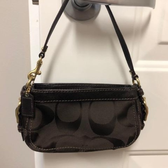 Coach Handbags - Coach wristlet